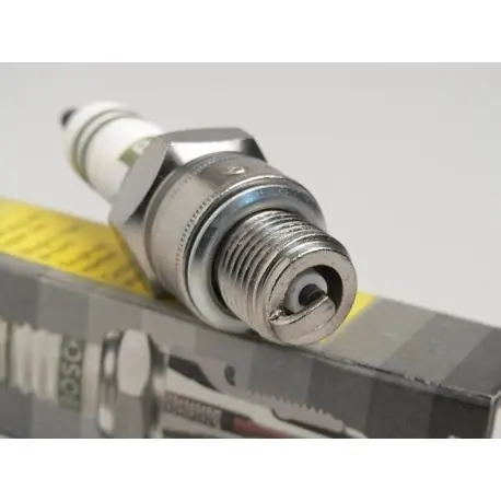 Súper Precio Bujía Bosch W3AC, Equivalente a NGK B8HS/B9HS/ DENSO W24FS-U/W27FS-U